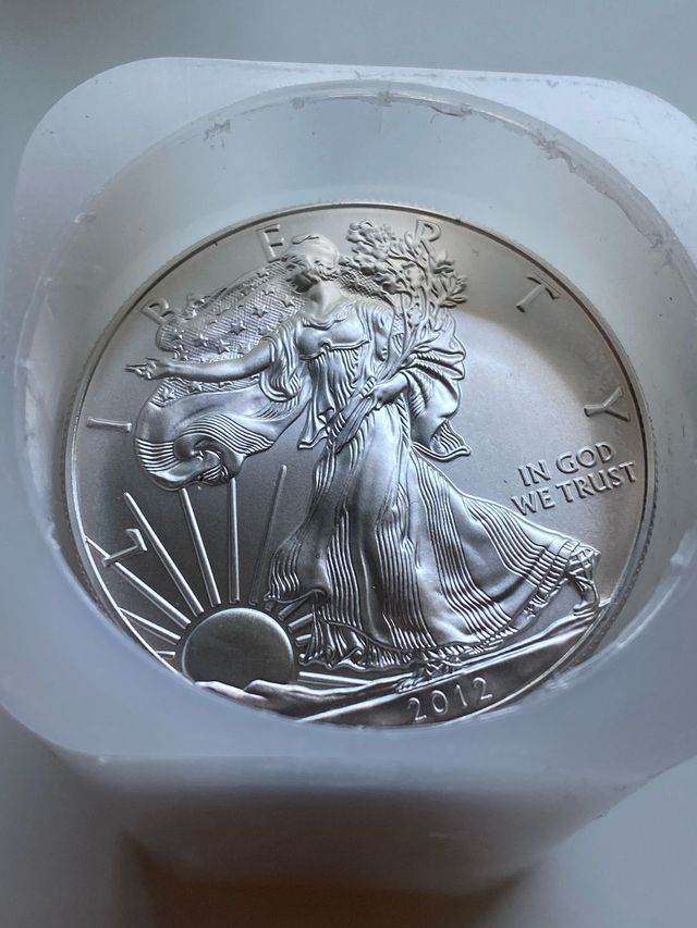 Tubo con 20 onzas de plata American Eagle 2012