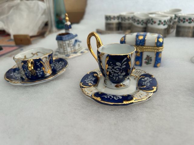 Juego de té miniatura porcelana azul y dorado