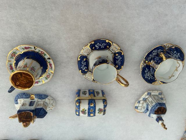 Juego de té miniatura porcelana azul y dorado