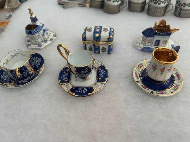 Juego de té miniatura porcelana azul y dorado