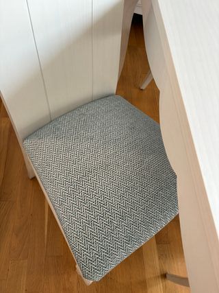 Salón: Sofá, mesas y sillas , mueble TV y vitrina 