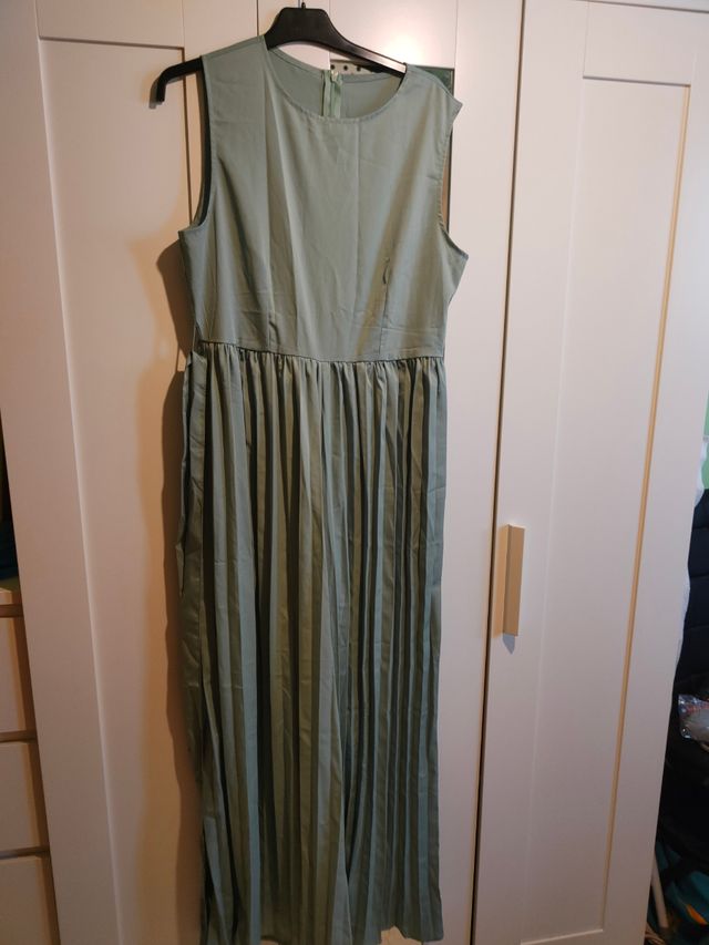 Precioso mono plisado verde - Talla L. Nuevo