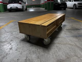 Mueble TV ikea color madera con ruedas