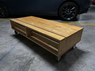 Mueble TV ikea color madera con ruedas