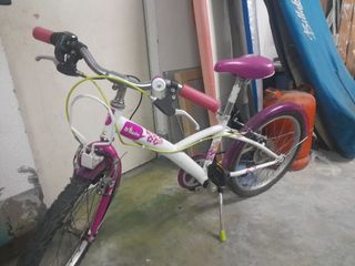 Bicicleta niña Btwin 16" blanca Regalo ruedines.