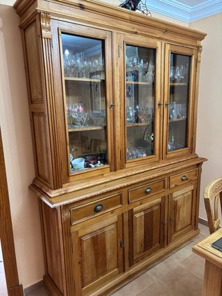 Mesa comedor y mueble rústicos de madera maciza