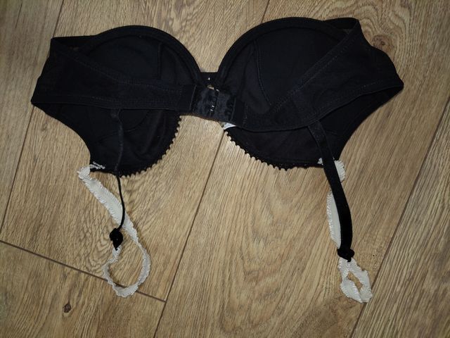 Sujetador negro y blanco