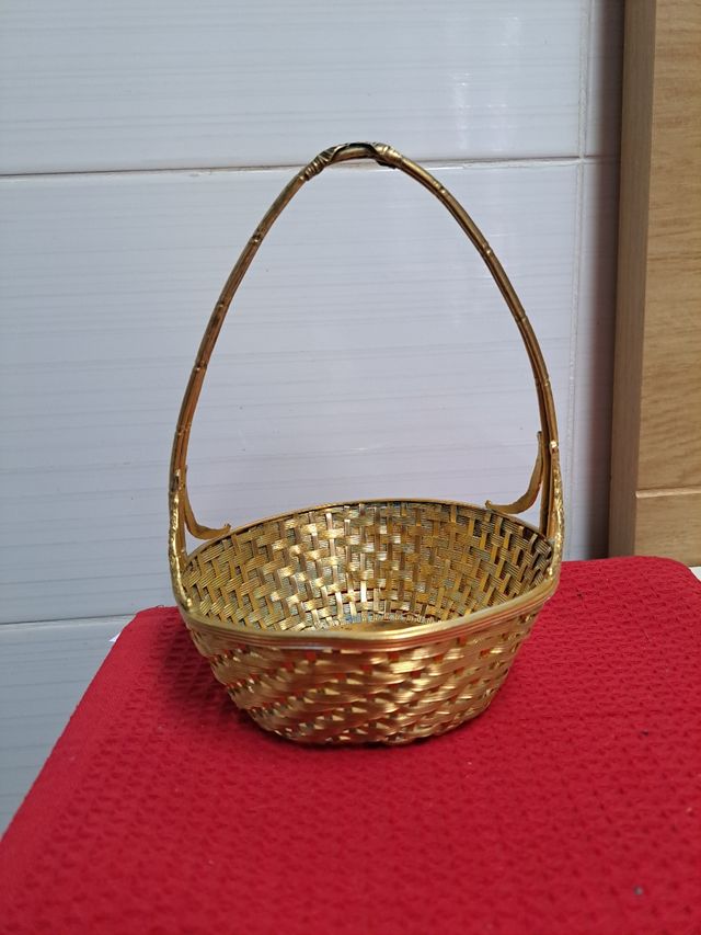 Cesta dorada vintage