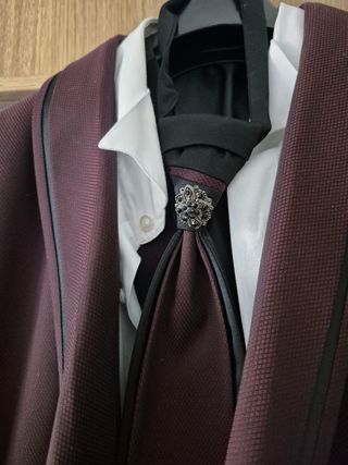 Traje novio granate oscuro. Solo un uso!