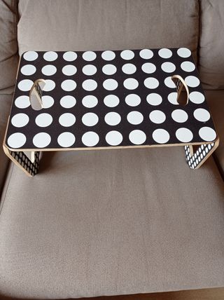 Mesa portátil Ikea - puntos blancos
