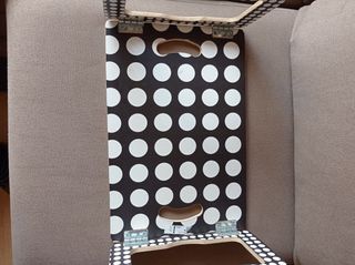 Mesa portátil Ikea - puntos blancos