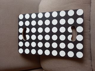 Mesa portátil Ikea - puntos blancos