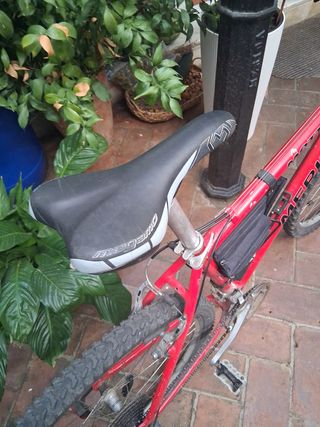 Bicicleta Merida montaña roja