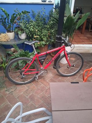 Bicicleta Merida montaña roja
