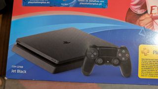 PS4 (PlayStation 4) Slim 1TB + FIFA 20