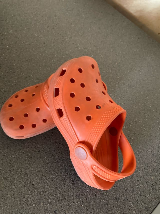 Ciabattine Crocs arancioni bimbo 25