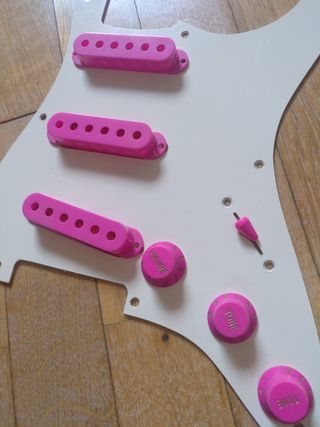 Golpeador Fender blanco envejecido real 