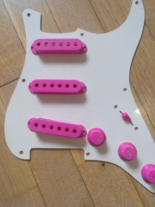 Golpeador Fender blanco envejecido real 