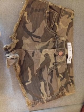 Shorts militares/Jeans cortos militares 
Talla 36.