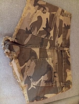 Shorts militares/Jeans cortos militares 
Talla 36.