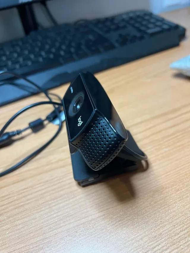 Camara Logitech C922 + Minitripode