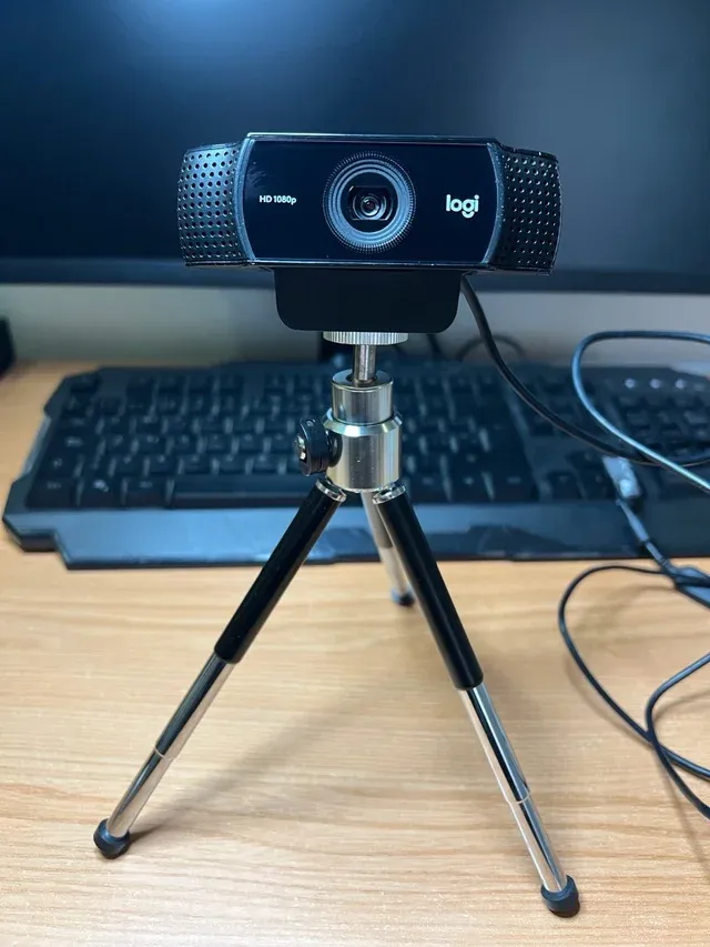 Camara Logitech C922 + Minitripode