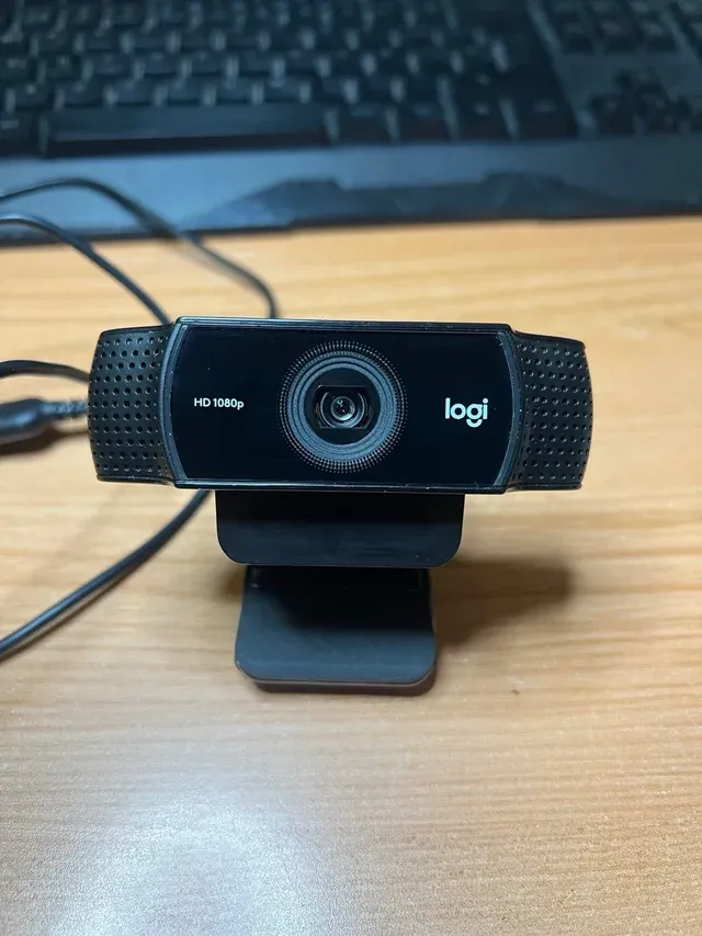 Camara Logitech C922 + Minitripode