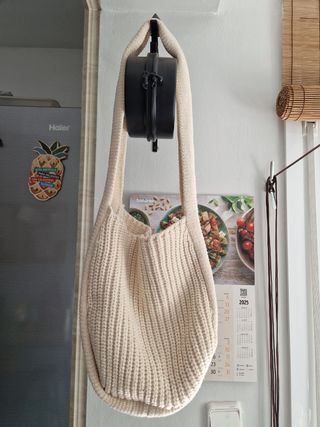 Bolso beige de lana tejido