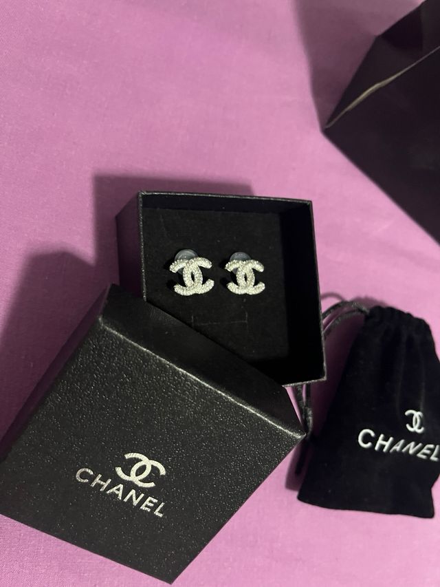 Pendientes Chanel nuevos