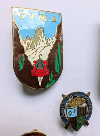 Lote insignias y medallas montaña antiguas
