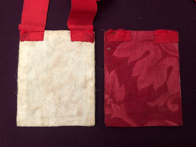 Escapulario antiguo Corazón Jesús. Cristograma JHS