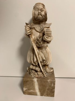 Figura guerrero porcelana