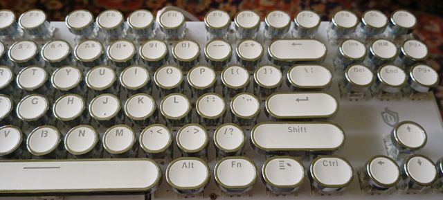 Teclado Retro Blanco y Plata