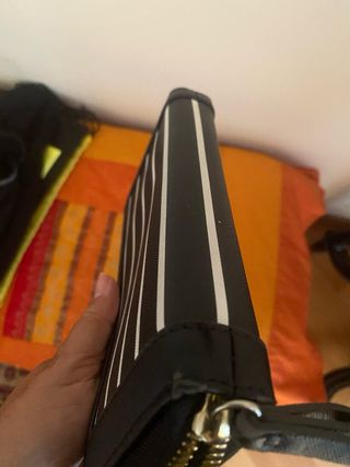 Portafoglio Guess a righe