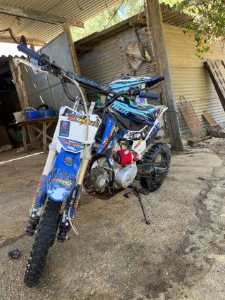 Pit bike 125cc y casco