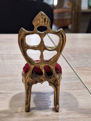 2 SILLAS POR 5 € Mini silla bronce dorada HAY BAS