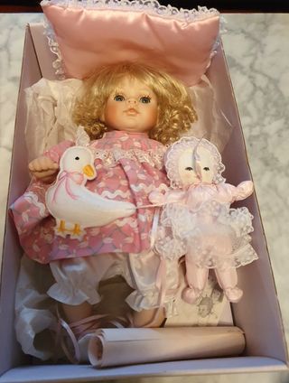 Bambola in porcellana Melody (Pauline) in edizione limitata