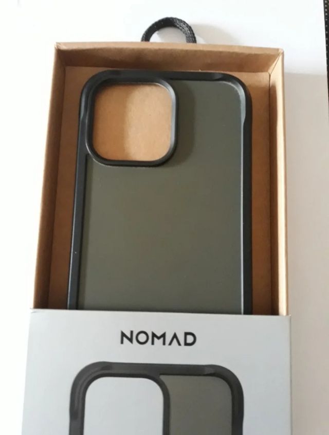 Nomad Funda iPhone 14 Pro Max