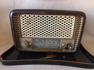 Antigua radio de madera Philips 