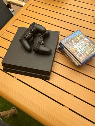 PS4 - 2 mandos + juegos + accesorios