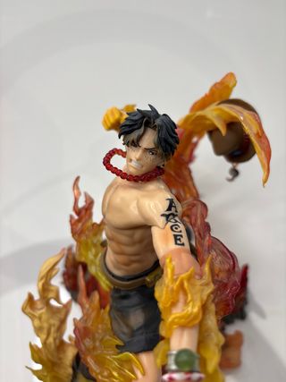 Figura grande de Ace “One Piece”