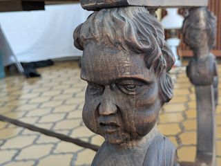 Escritorio antiguo - madera tallada