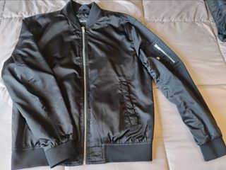 Cazadora bomber Bershka negra