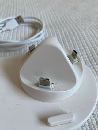 Base carga móvil y smartwatch