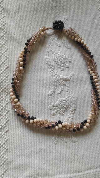 Collana perle beige e nere