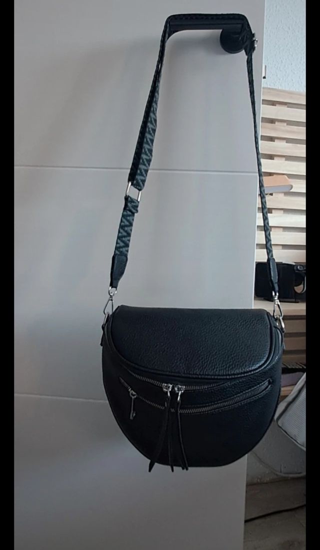 Bolso bandolera estilo riñonera