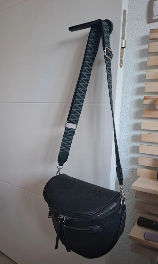 Bolso bandolera estilo riñonera
