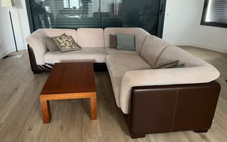 Sofá rinconera marrón y beige