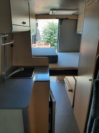 Peugeot Boxer camperizada con motor nuevo