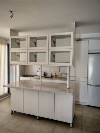 Mueble BESTÅ IKEA blanco - 6 puertas